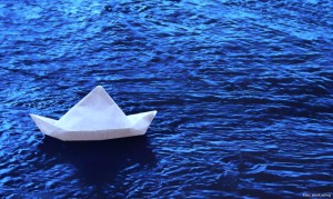 PERFIL_Barco de papel navegando